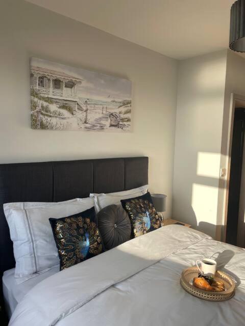 Spectacular 2 Bedroom Balcony Sea View Flat Scarborough Ngoại thất bức ảnh