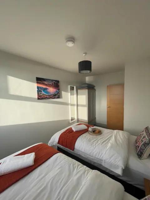 Spectacular 2 Bedroom Balcony Sea View Flat Scarborough Ngoại thất bức ảnh