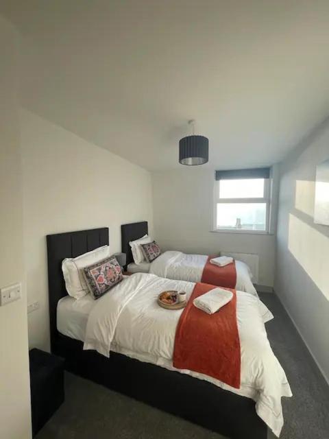 Spectacular 2 Bedroom Balcony Sea View Flat Scarborough Ngoại thất bức ảnh